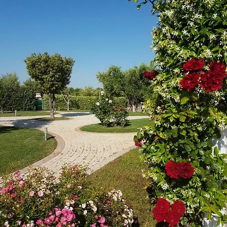 فندق Leralora 4*