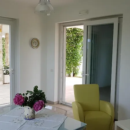 Holiday home Casa Vacanze Leralora *